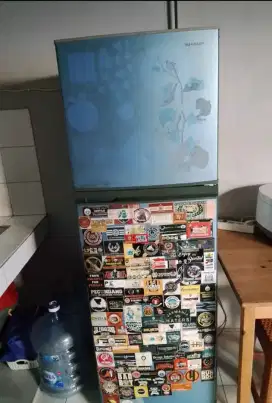 Dijual aja kulkas2pintu merek Sharp