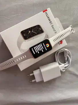 Huawei Band 9 warna putih