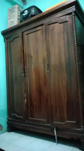 Lemari kayu jati
