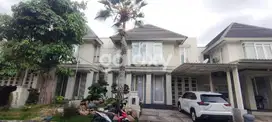 RUMAH CITRALAND UTAMA STAMFORD SANGAT TERAWAT SIAP HUNI