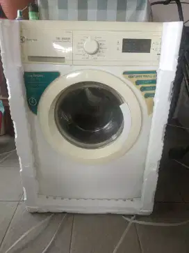 Mesin cuci Elektrolux
