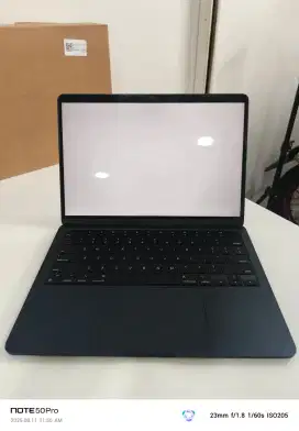 Macbook Air 13 inch M2 2022