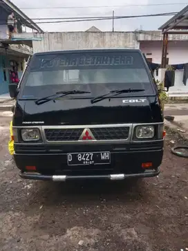 Mitsubishi L300 2021