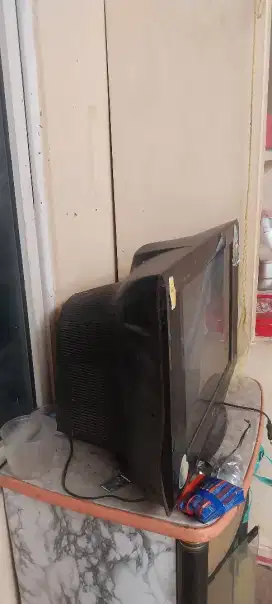 Di jual tv tabung 21 inc merk LG