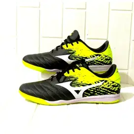 Sepatu futsal Mizuno Neo Shin
