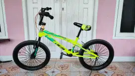 Sepeda anak ukuran 20