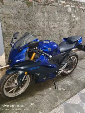 R15 V4 Biru 2023