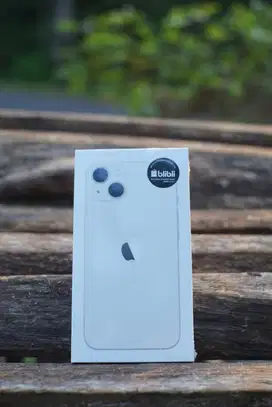 iPhone 13 128GB warna putih Garansi Resmi + Asuransi Blibli