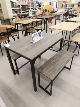 Meja makan Lyman Selma