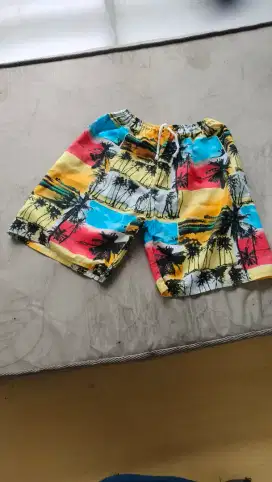 celana pantai pria uk L mulus sekali pakai saja