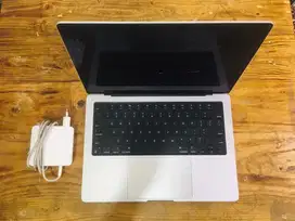 MacBook Pro 14 inch nyakut icloud l