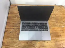 Logicboard MacBookPro 2017 lcd pecah aja