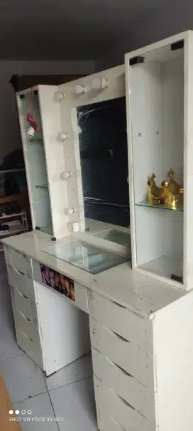 Jual murah MEJA RIAS karena akan pindah ke luar pulau .