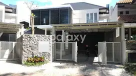 RUMAH TROPICAL MODERN GRAHA FAMILI SIAP HUNI