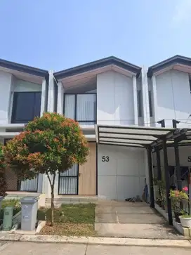 Disewakan Rumah 2 Lantai Waterfront Travertine