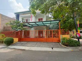 Dijual Rumah Hoek Bagus Lokasi Strategis di Komplek Cipinang Indah II