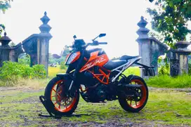 KTM Duke390 abs 2023 like new mesin sehat siap pakai