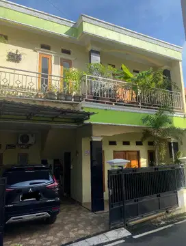 Rumah rapi 2 lantai SHM di Cipayung Jakarta Timur