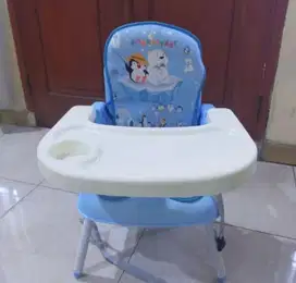 Kursi makan bayi