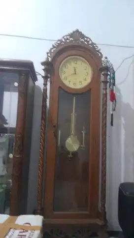 Jam Lantai Antik Kayu Ukir Klasik – Kondisi Bagus & Siap Pakai