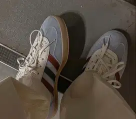 Adidas gazelle size 42 no box