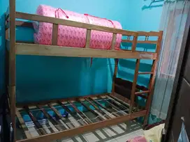 Ranjang kayu tingkat