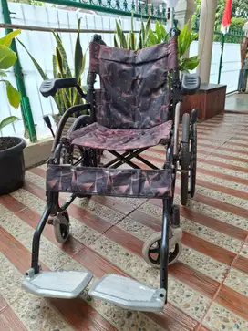 Kursi Roda Lipat