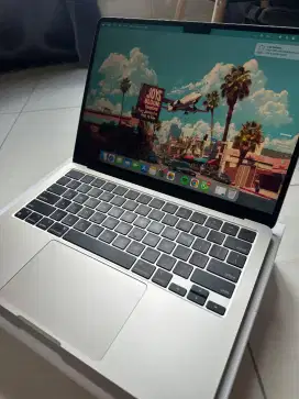 Macbook Air M2 - Kondisi Baru 1 Bulan Dipakai