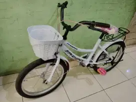 Sepeda anak ukuran 18 warna putih