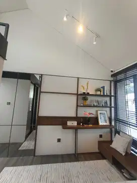 Rumah 2 Lantai Z6 – Carport & Cahaya Alami Melimpah