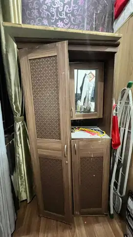 Jual Cepat Lemari 2 Pintu dengan Kaca Bisa Nego