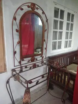 Rangka Tempat Tidur Besi & Kaca Rias