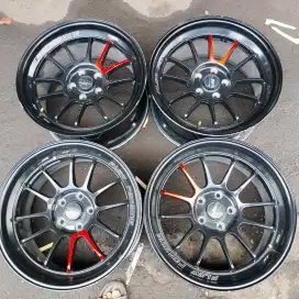 Venom 5 jf luxury buzz ring 18x9,5 5x114,3 ET 25 Innova reborn zenix
