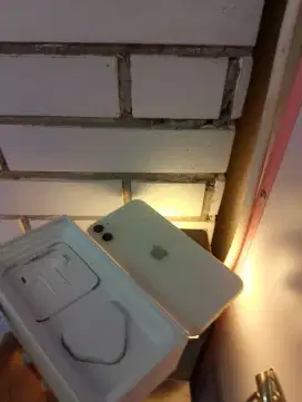 Iphone 11 128gb say helo apple