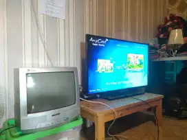 Dijual TV panasonic 40 dan TV Sharp 14