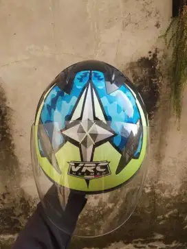 Helm vrc kaca masih bagus