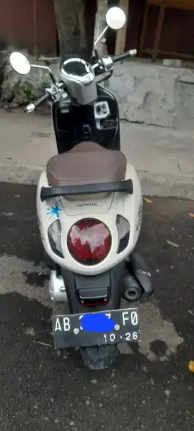 Jual scoopy 2021 warna putih