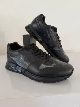 Sepatu / shoes LV louis vuitton runaway black reflective size 42-43