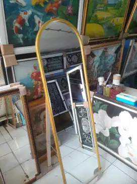 Kaca cermin standing oval