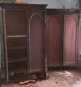 Lemari Jati Tua