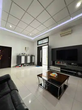 Dijual Villa Mewah Hook Komplek cemara asri