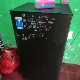 D jual kulkas merek aqua