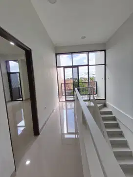 Harga Nego, Rumah 2 lantai Dekat UGM Jogja  ; Akses Kaliurang Mobil