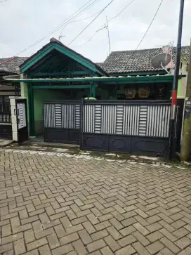 Rumah siap huni di Perumahan Taman Aster Cibitung