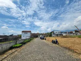 Villa 105 m², 3 Kamar – Lokasi Nyaman, Jalan Lebar, 2 Mobil Masuk!
