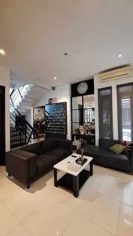 Rumah Cantik 2 lantai Dijual dgn Hrga Nego di Kasuari Bintaro 16863Ad