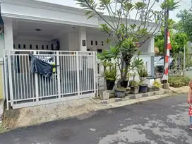 Rumah bagus jual cepat BU wisma asri