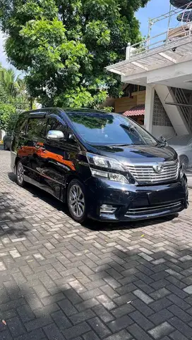 Toyota Vellfire ZG 2.4 AT CBU Low KM Mint Condition