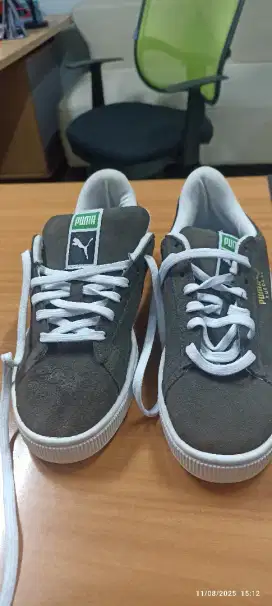 Sepatu puma suede
