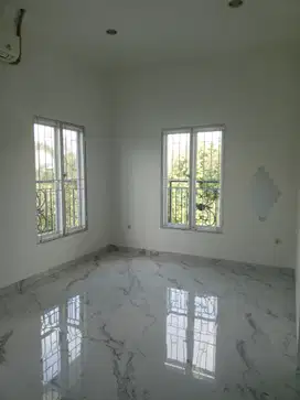Dijual Rumah Mewah di Jl. Bazoka, Joglo – Hoek & Kolam Renang Pribadi